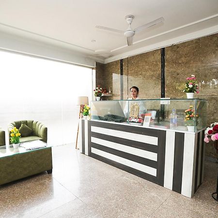 Hotel Tanvi Premium Residency Near Artemis Hospital, Gurugram Gurgaon Exterior foto