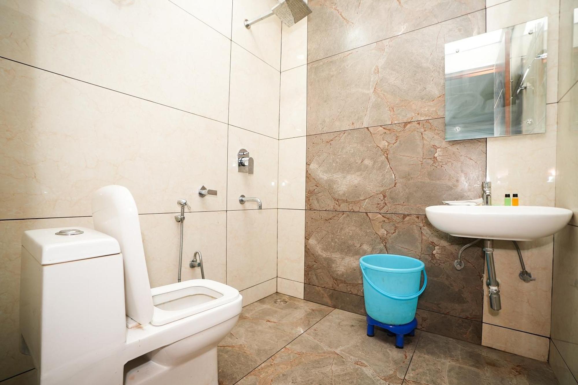 Hotel Tanvi Premium Residency Near Artemis Hospital, Gurugram Gurgaon Exterior foto
