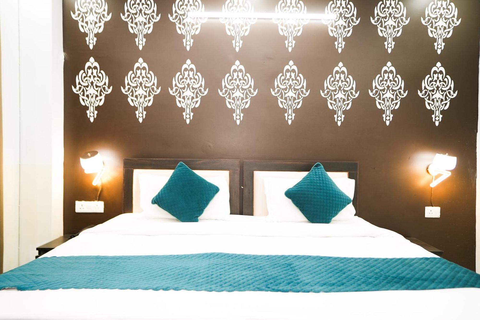 Hotel Tanvi Premium Residency Near Artemis Hospital, Gurugram Gurgaon Exterior foto