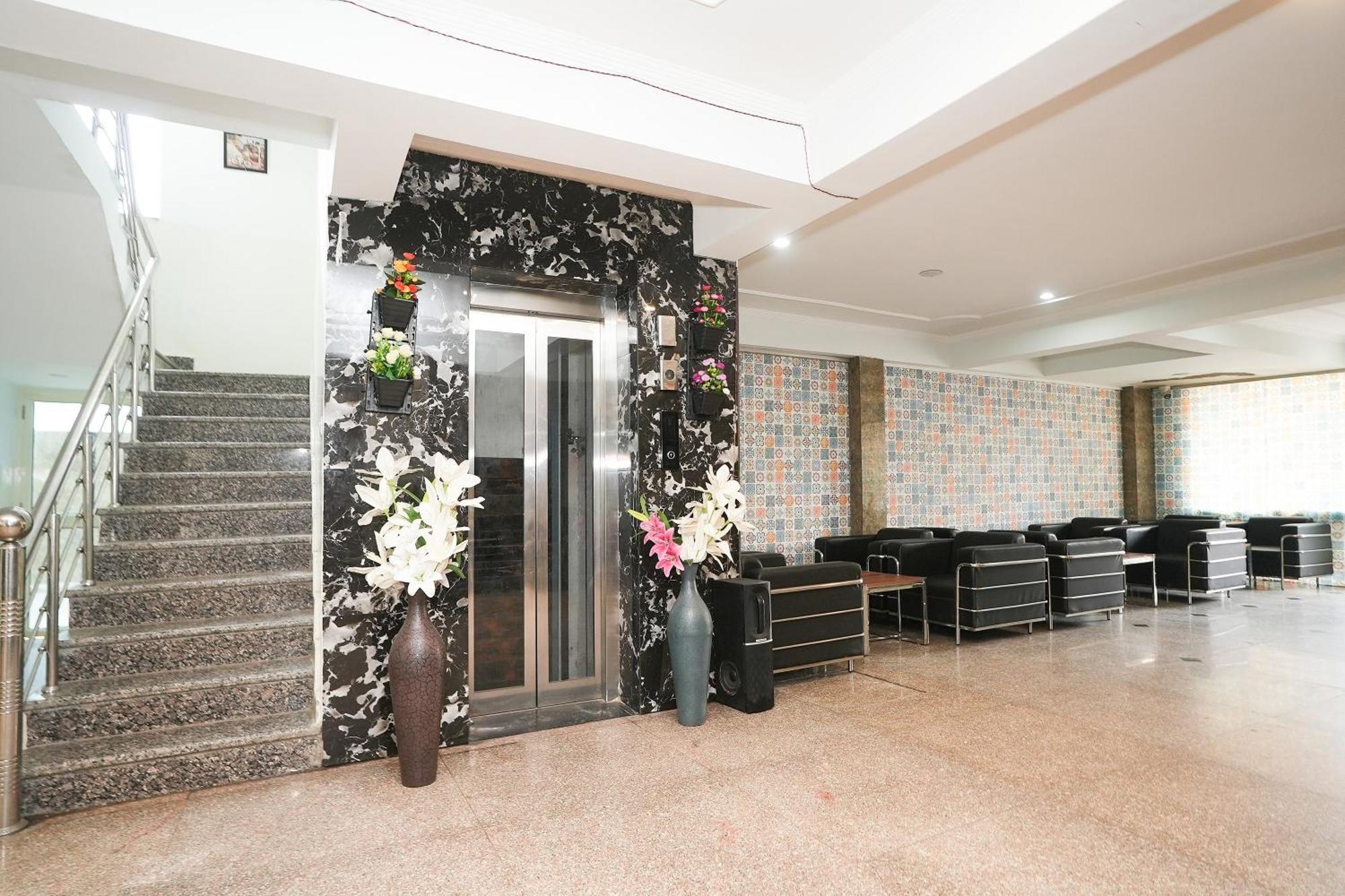 Hotel Tanvi Premium Residency Near Artemis Hospital, Gurugram Gurgaon Exterior foto